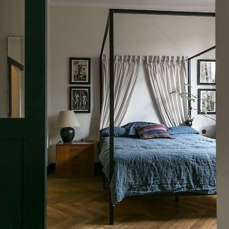 Dark Blue Apartment وارسو المظهر الخارجي الصورة