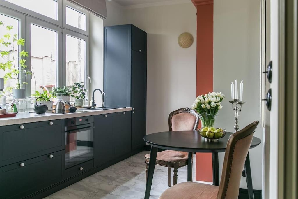 Dark Blue Apartment وارسو المظهر الخارجي الصورة