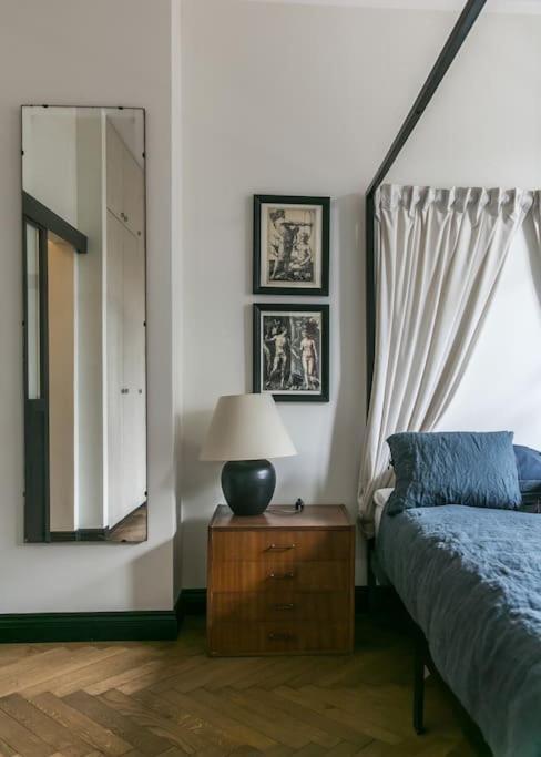 Dark Blue Apartment وارسو المظهر الخارجي الصورة