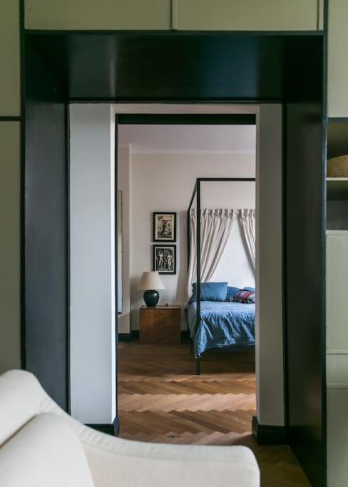 Dark Blue Apartment وارسو المظهر الخارجي الصورة