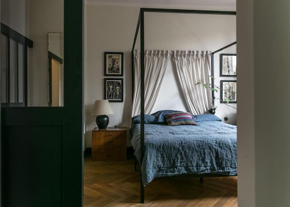 Dark Blue Apartment وارسو المظهر الخارجي الصورة